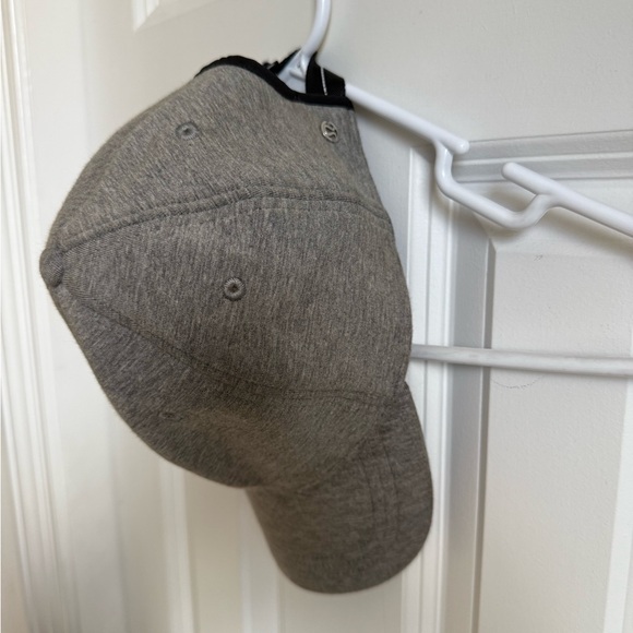 Lululemon grey hat - Picture 5 of 8